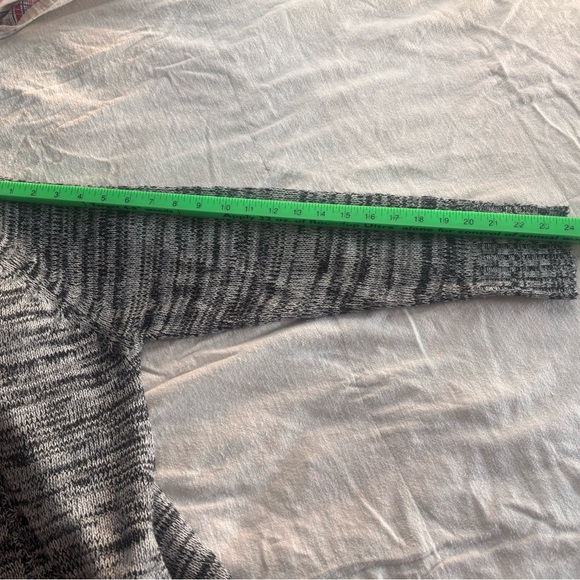 Jason Maxwell Sweater XL Black & White great condition. Pullover. V neck. - Picture 6 of 6